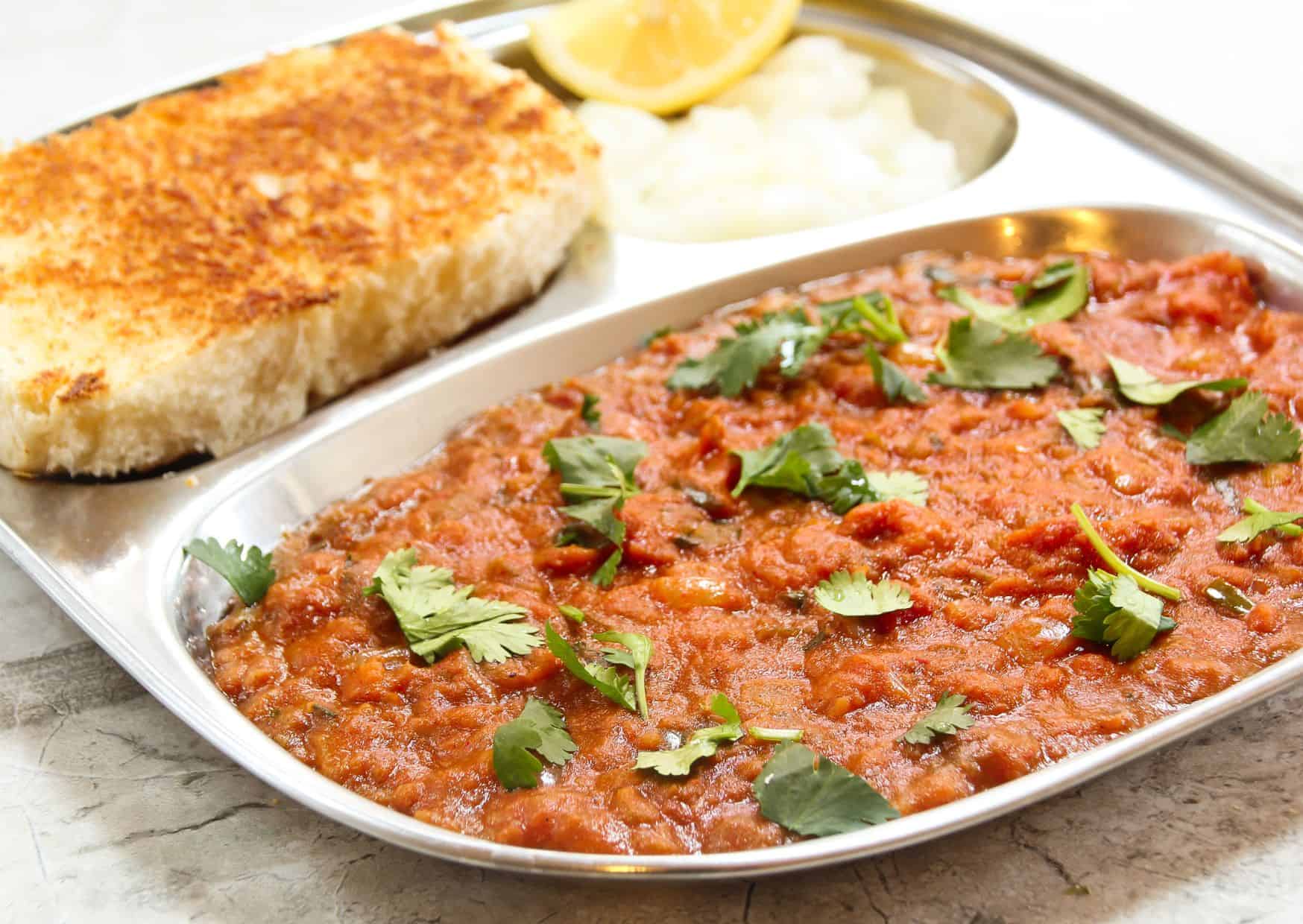 How To Make Homemade Pav Bhaji (Recipe Guide)