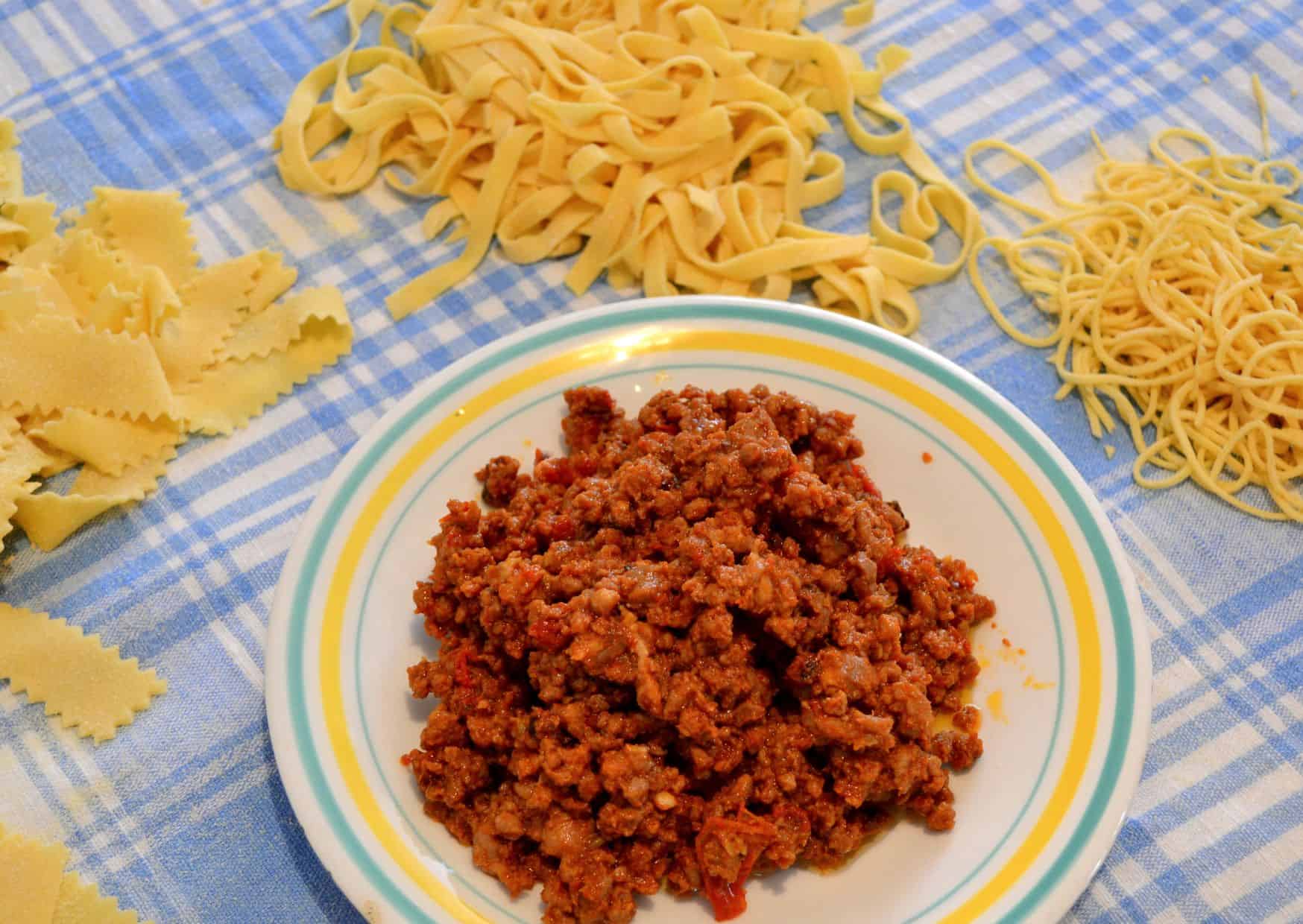 How to Make Homemade Tagliatelle al Ragù (Recipe Guide)