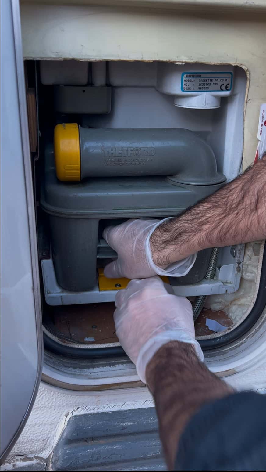 Testing the Laveo Dry Flush vs. Traditional Autocaravan Toilets 4 Cassette Tank for Cassette Toilet Porta Potti