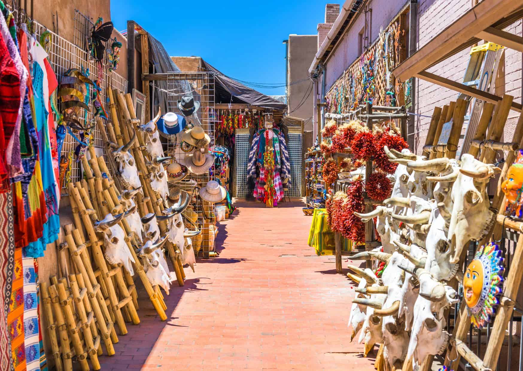 Rules About Tipping in Mexico: Tips and Mistakes to Avoid, 15 Unspoken Rules of Mexican Life That Tourists Never Understand