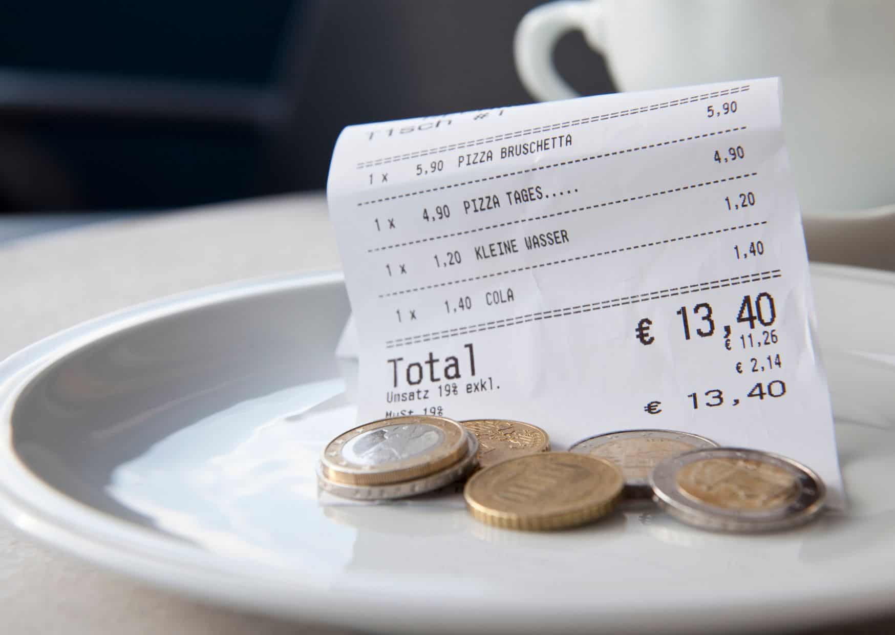 15 'Rude' Restaurant Habits Americans Can't Stop Doing in Europe, Rules About Tipping in Spain: Travel Guide