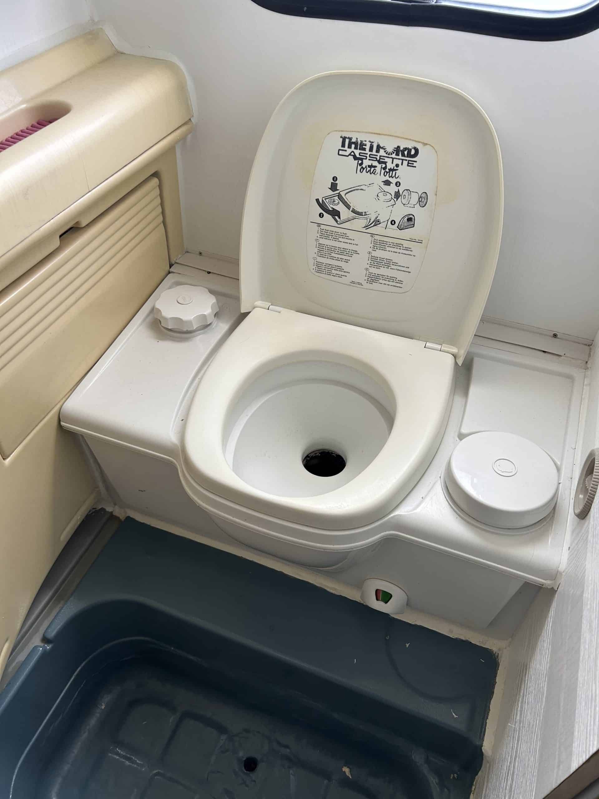 Testing the Laveo Dry Flush vs. Traditional Autocaravan Toilets 3 autocaravan casette toilet 2 scaled