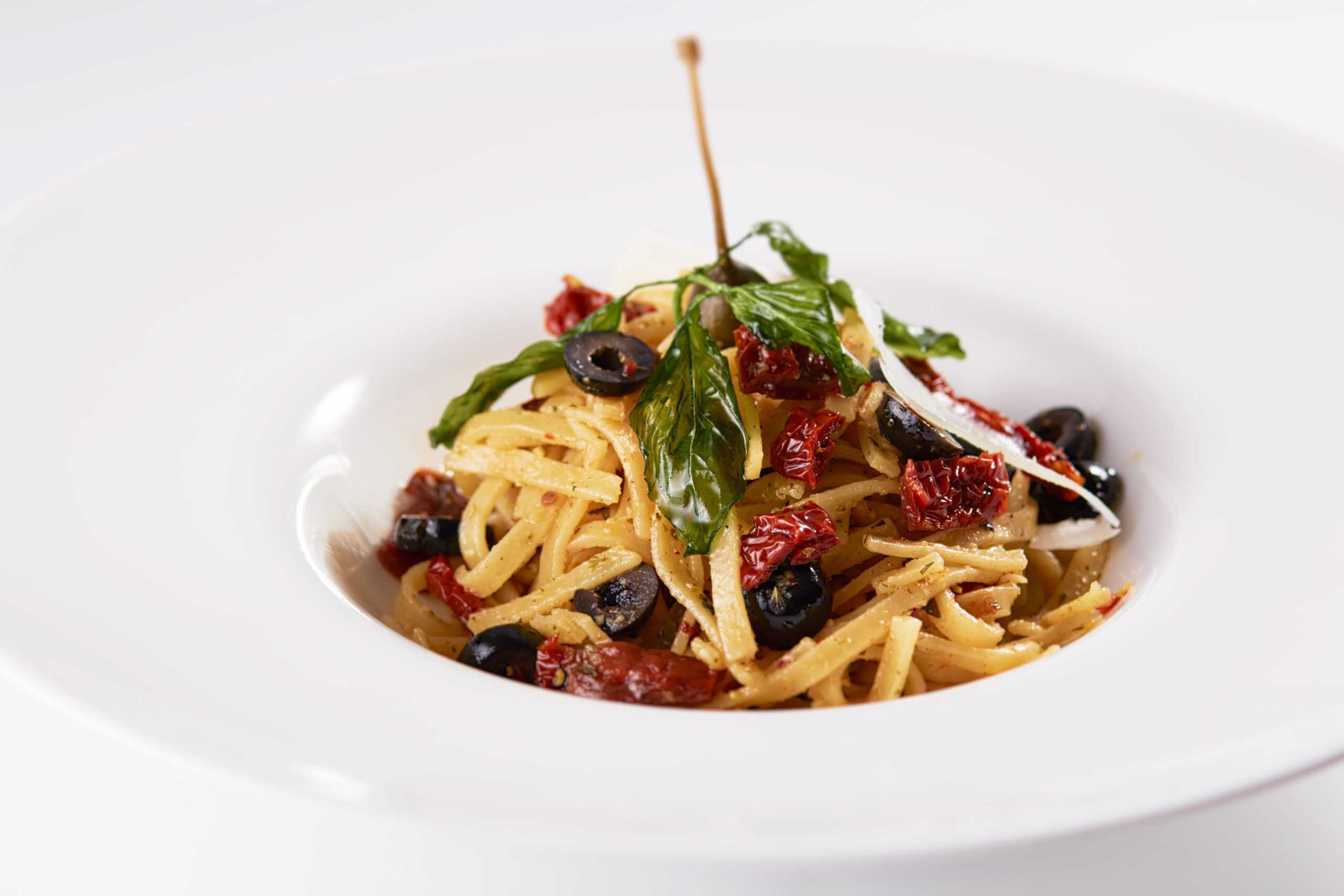 How to Make Spaghetti alla Puttanesca (Recipe Guide)