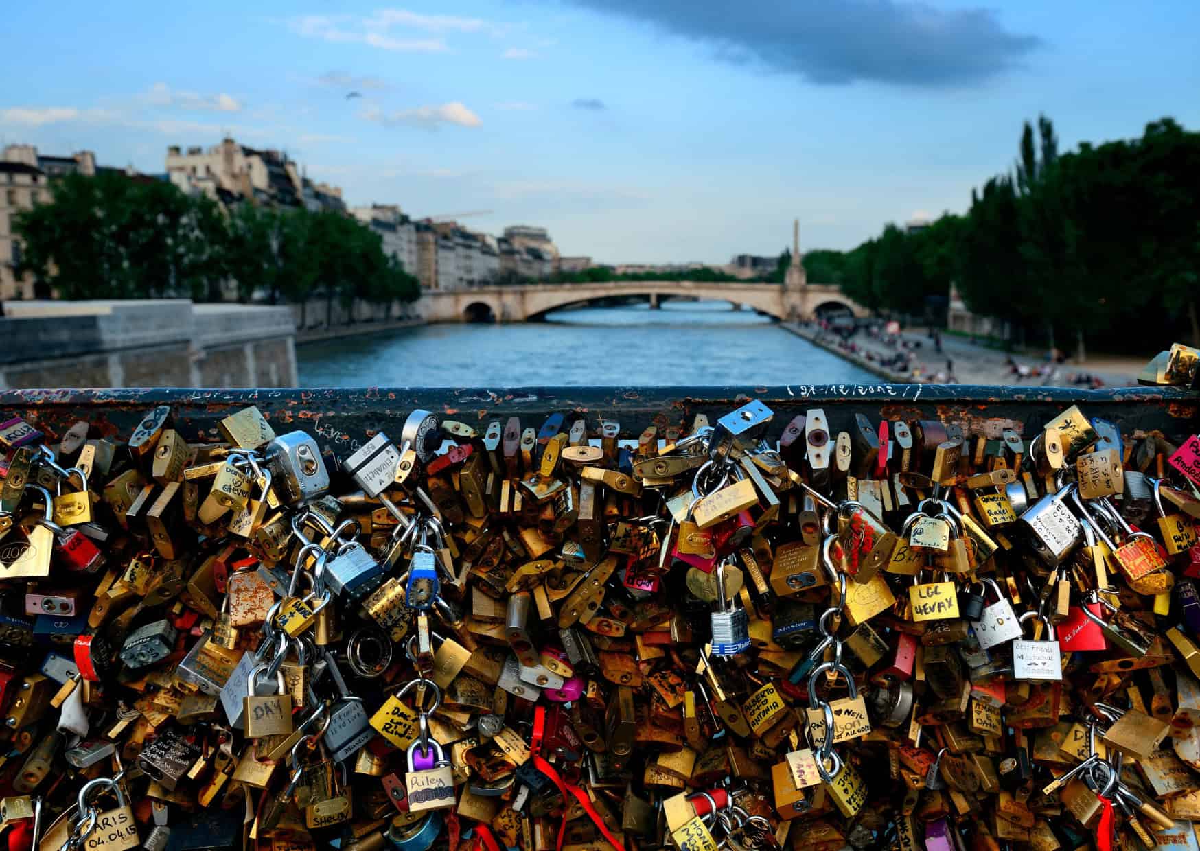 9 Euro Customs That Are Total Tourist Traps 2