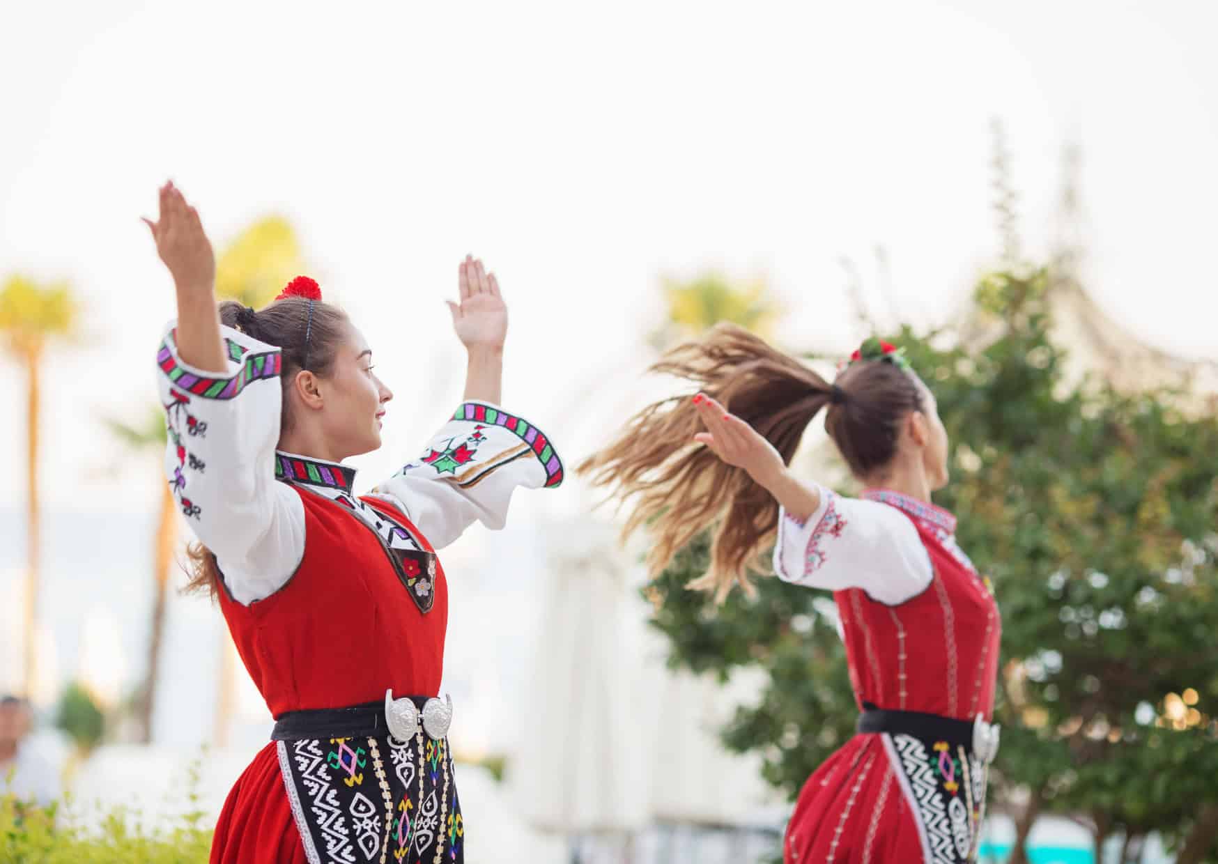 9 Euro Customs That Are Total Tourist Traps 5