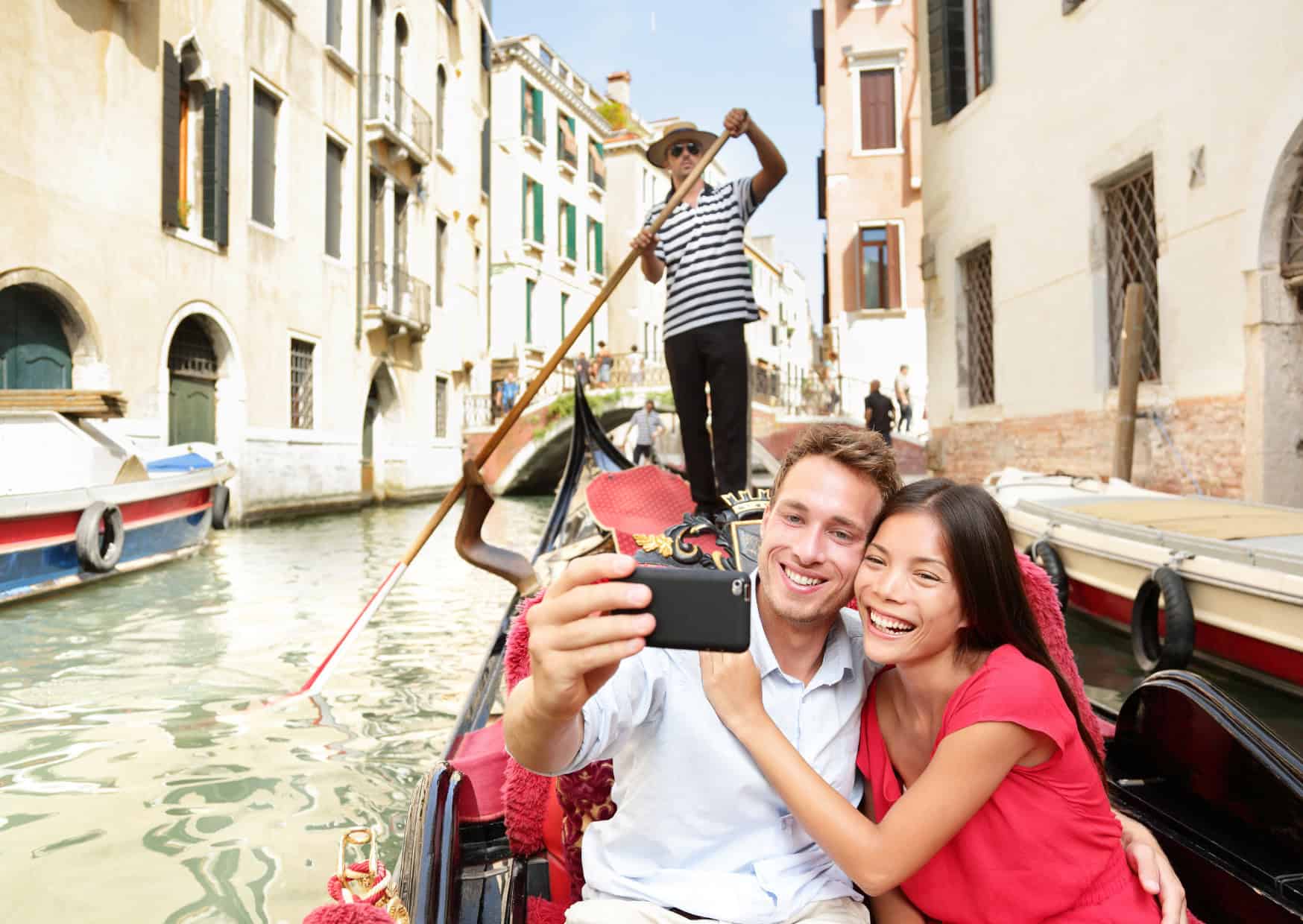 9 European Customs That Are Total Tourist Traps