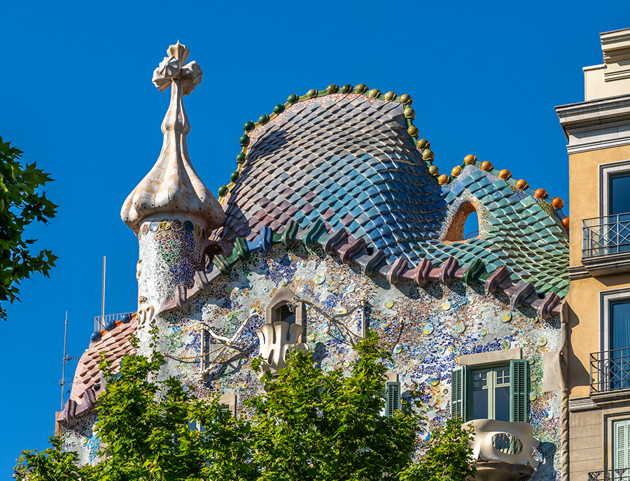 casabatllo rooftop dragon back