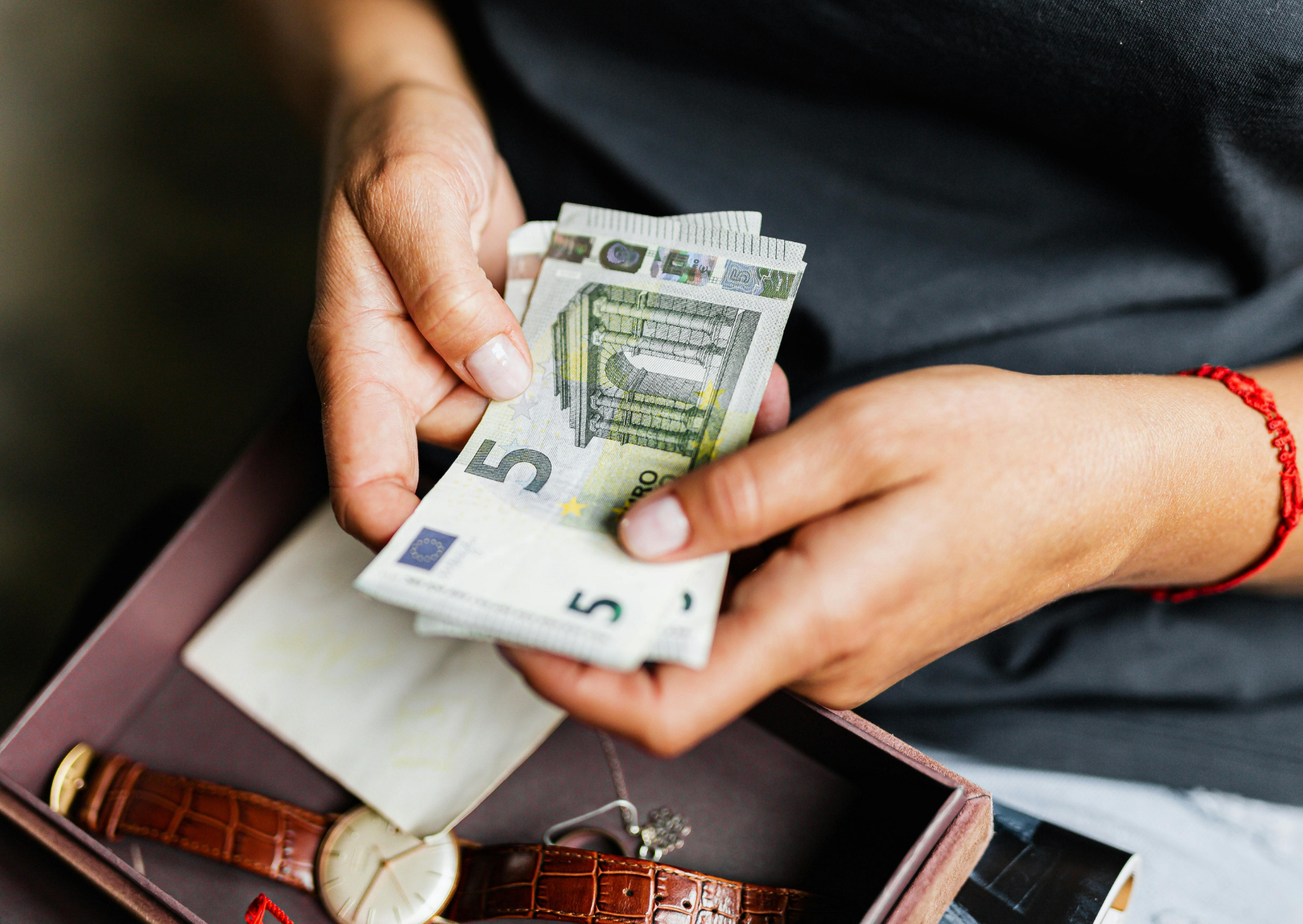 Europeans pay cash 2