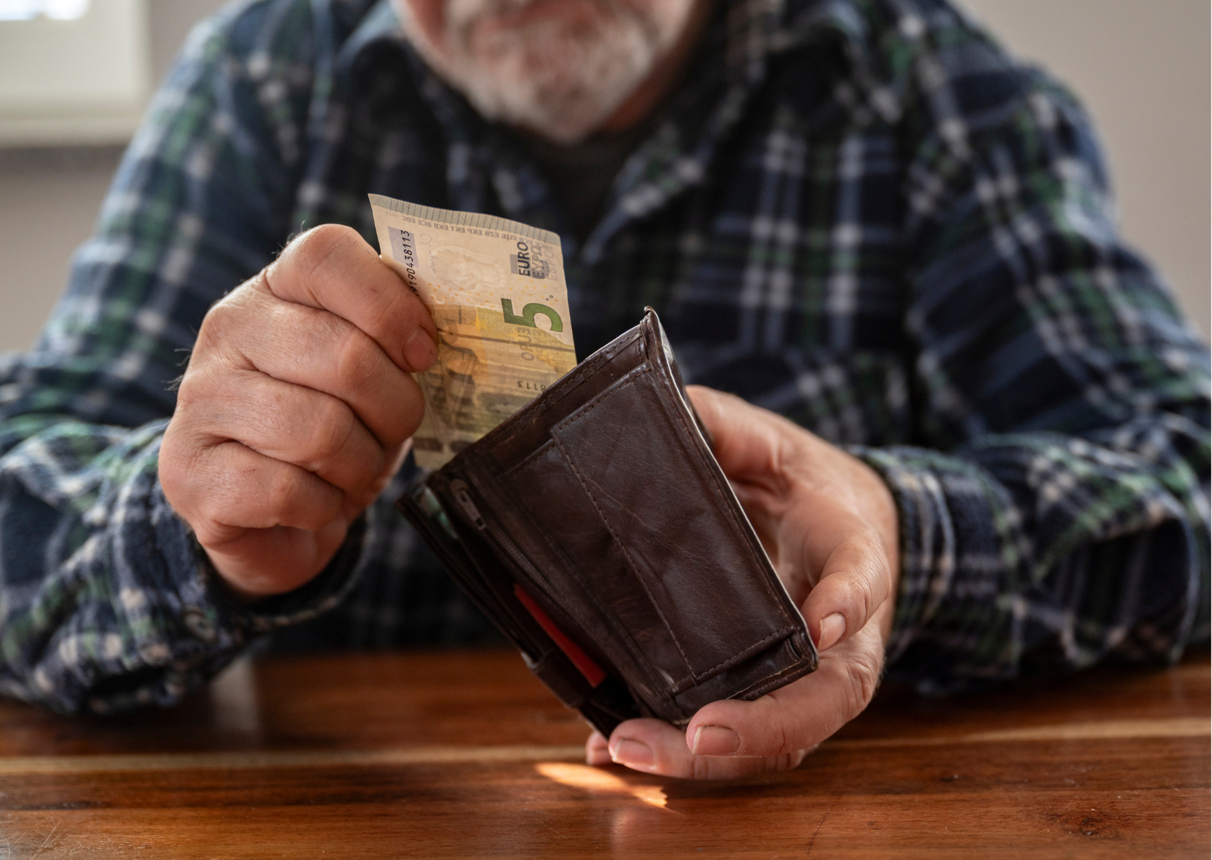family talking about money 4