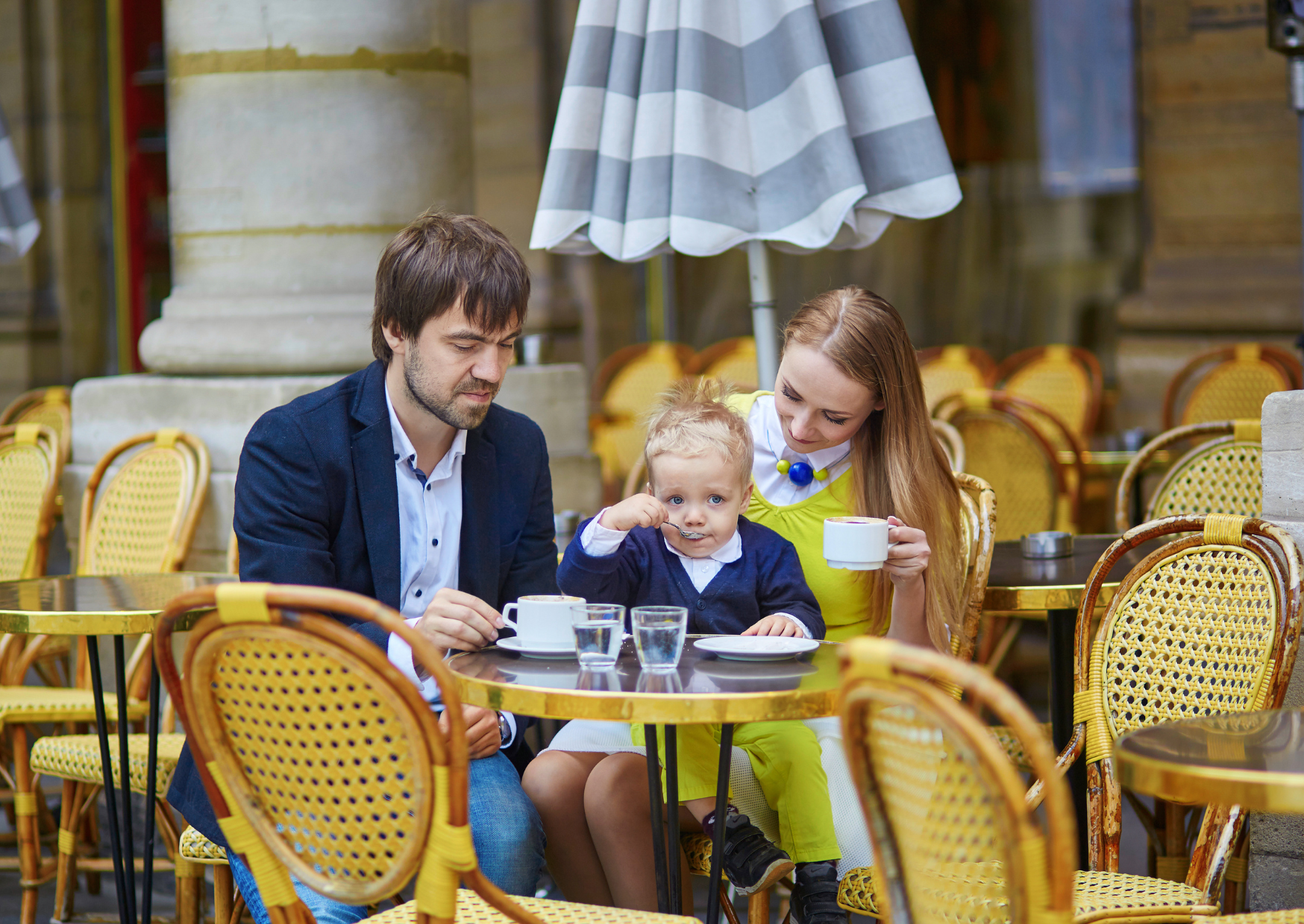 kids in cafes